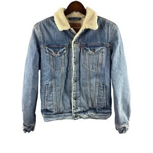 Women’s Levi’s Medium Light Washed Blue Jean Jacket